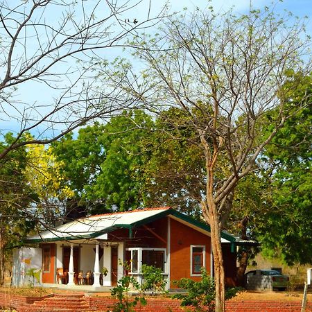 Pelican View Cottages Kataragama Ngoại thất bức ảnh